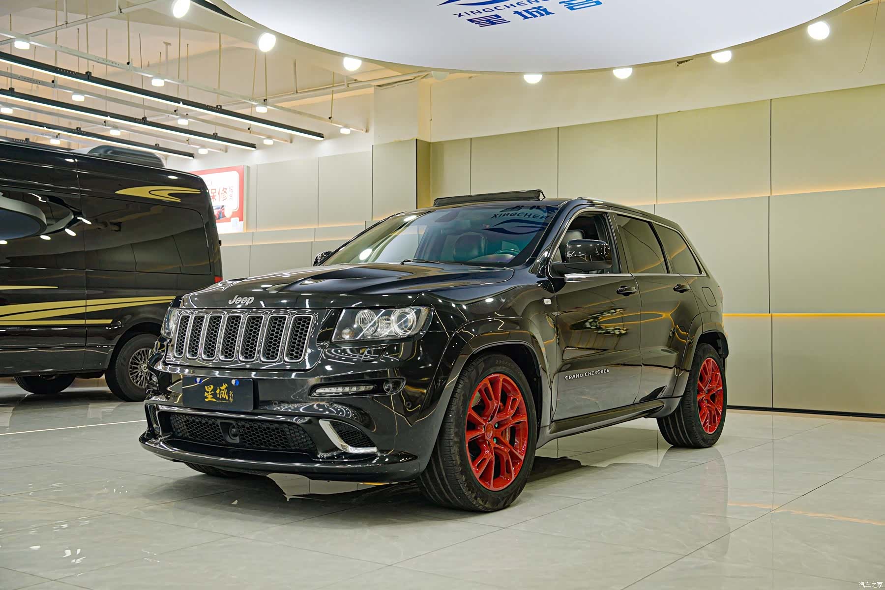 SRT Grand Cherokee, 2012 2