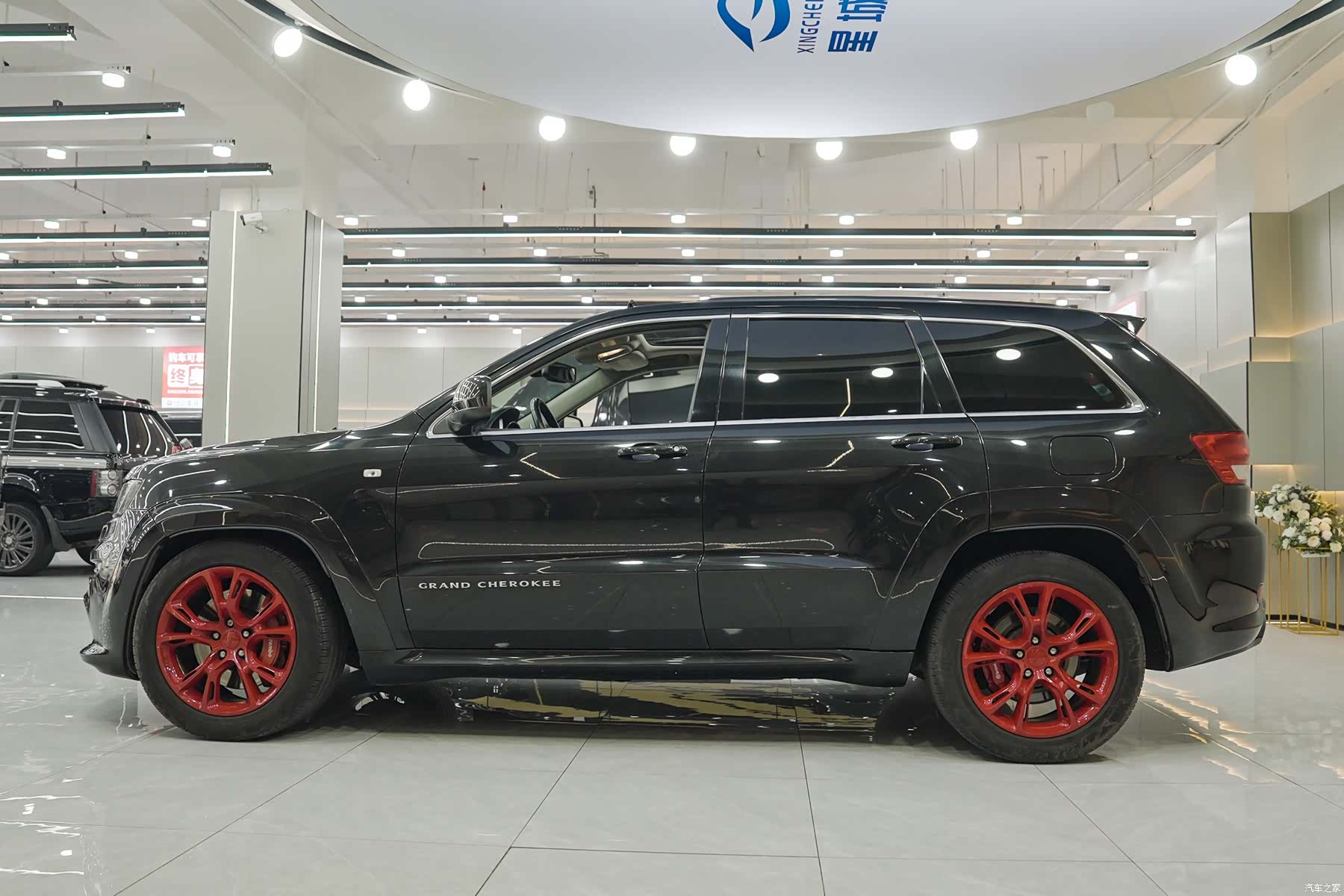 SRT Grand Cherokee, 2012 4