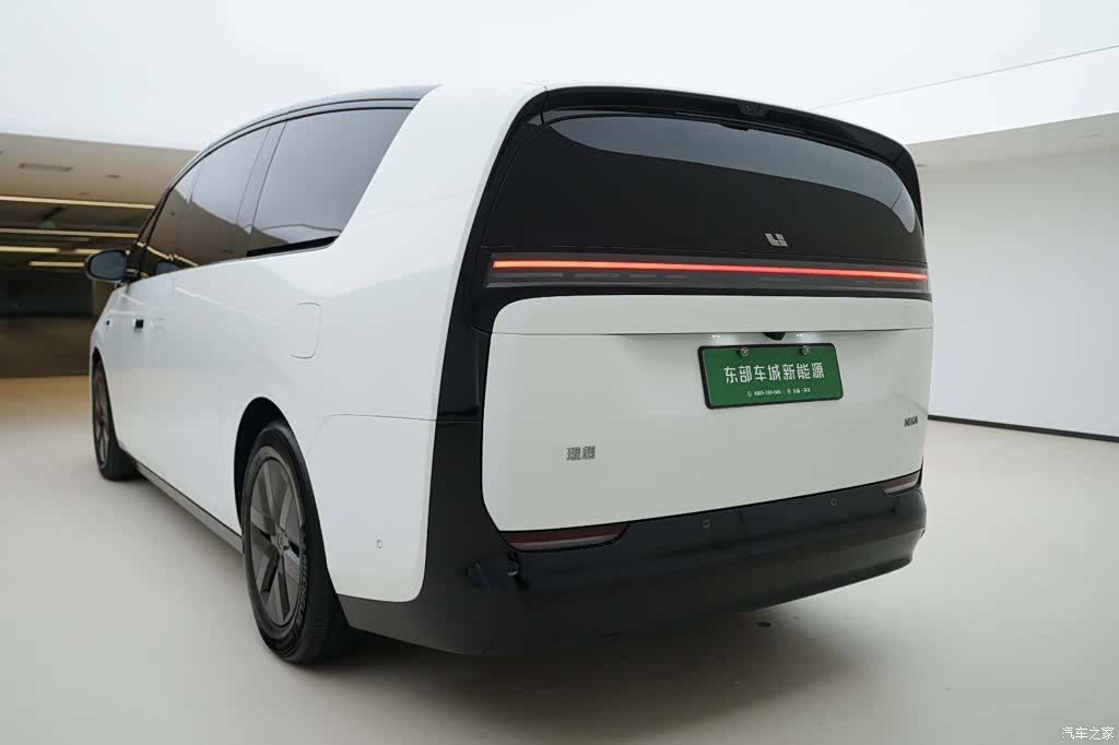 Li Auto MEGA, 2025 все фото