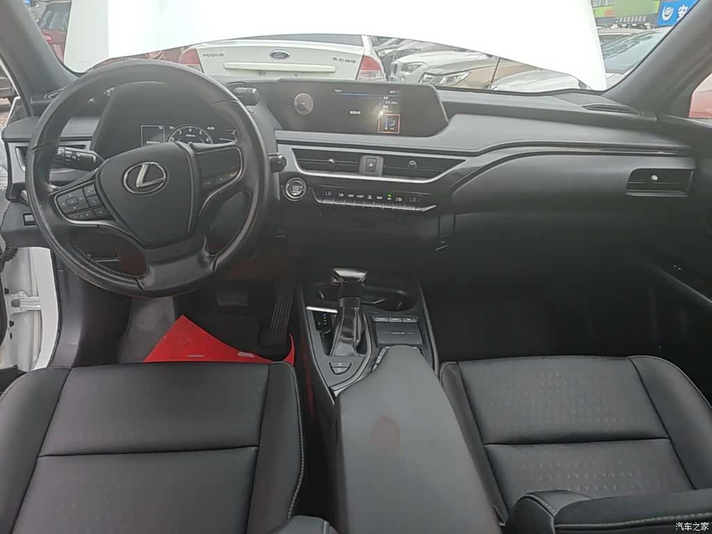 Lexus UX, 2020 10