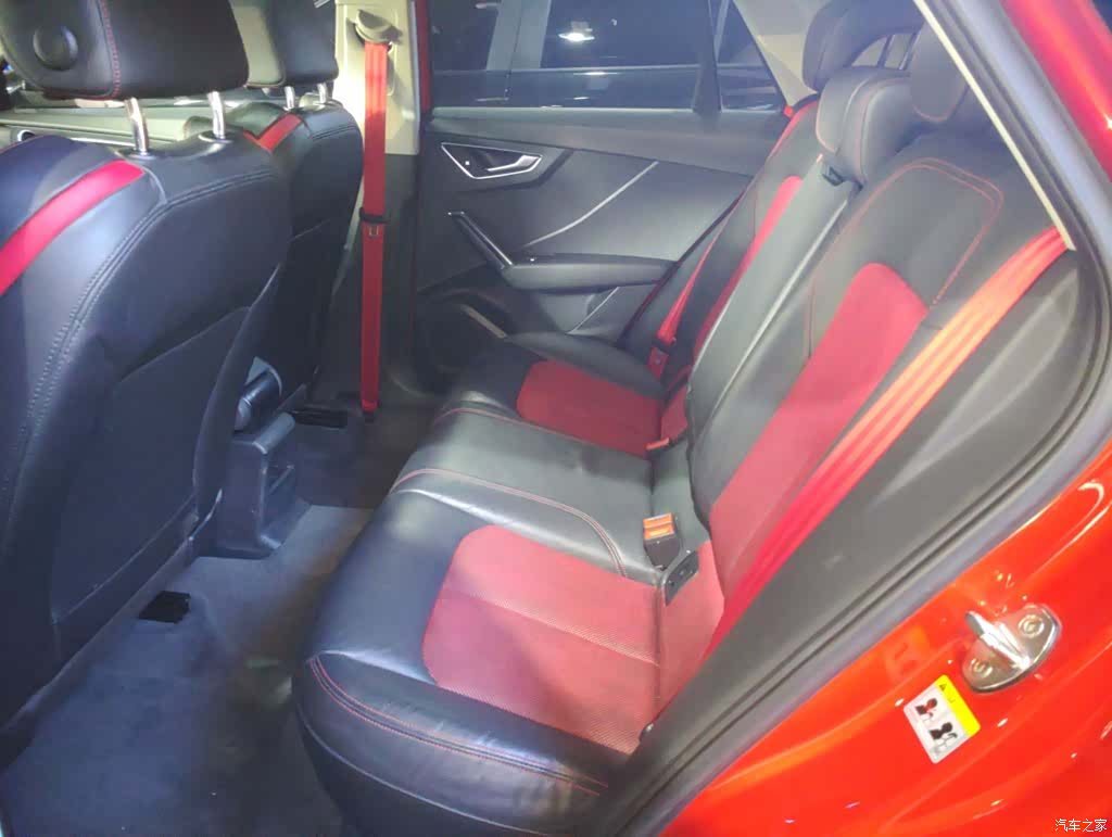 Audi Q2L, 2018 17