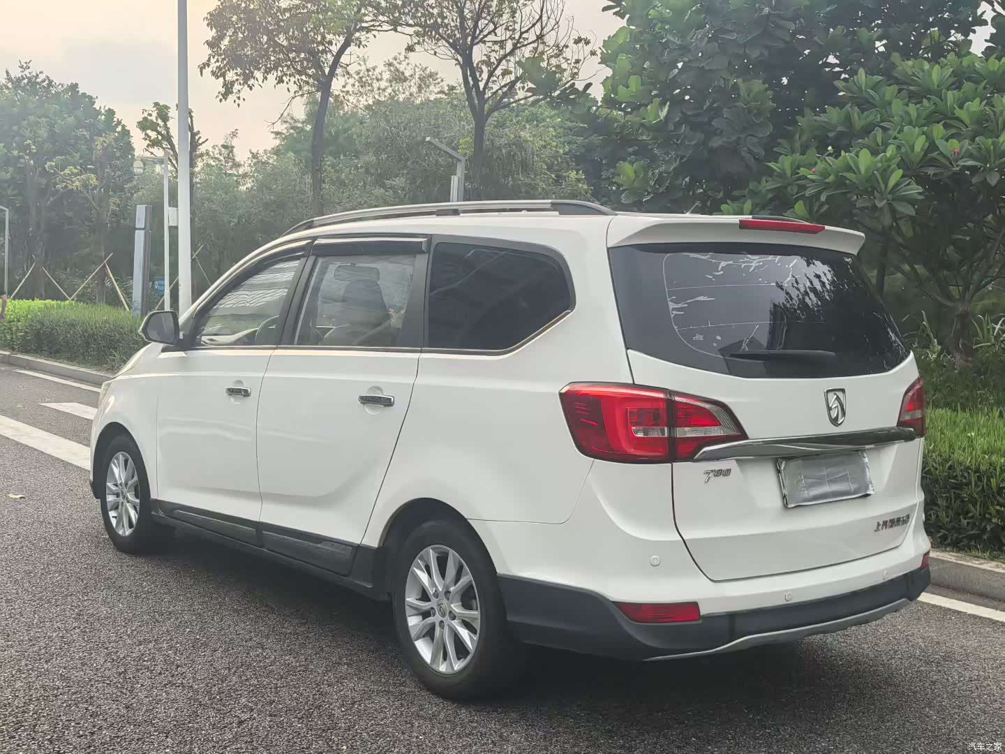 Wuling 730, 2016 6
