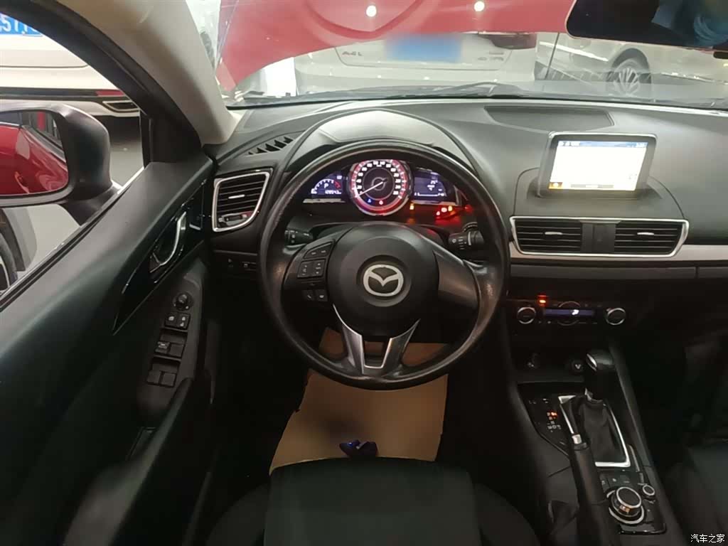 Mazda Mazda3, 2015 11