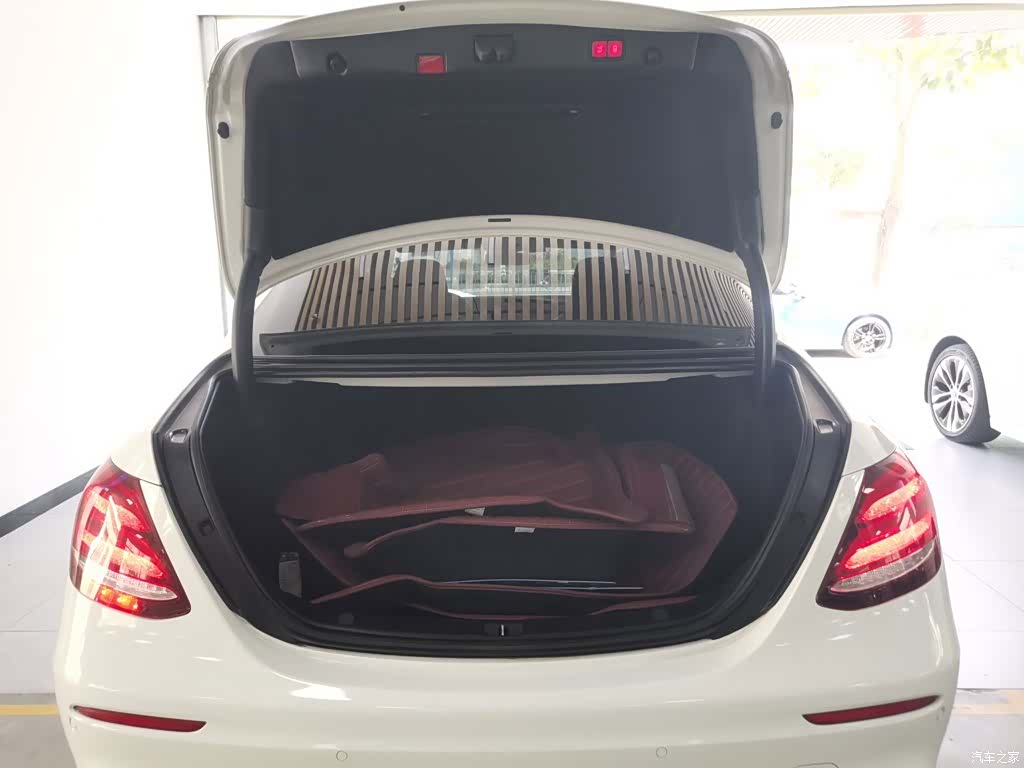 Mercedes-Benz E-Class, 2021 10