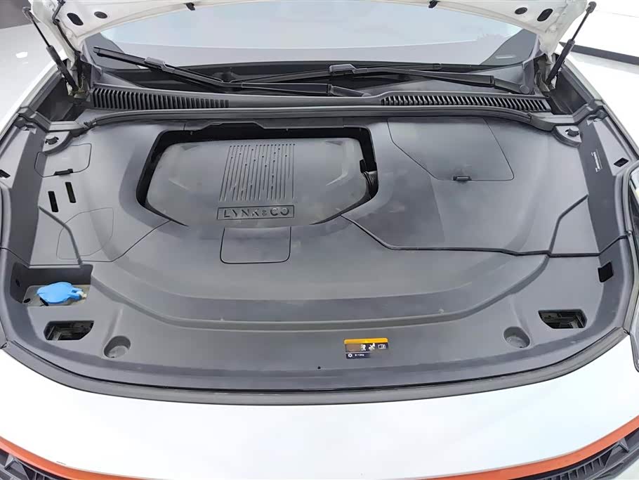 Lynk & Co 06