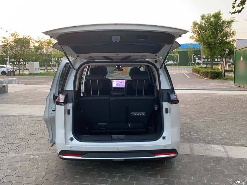 Trumpchi E8, 2024 14