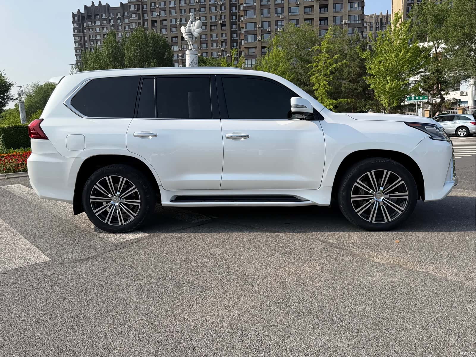 Lexus LX, 2019 8