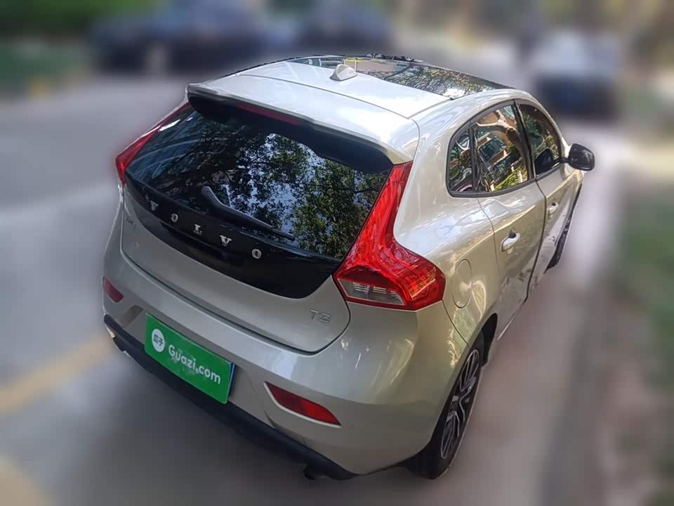 Volvo V40