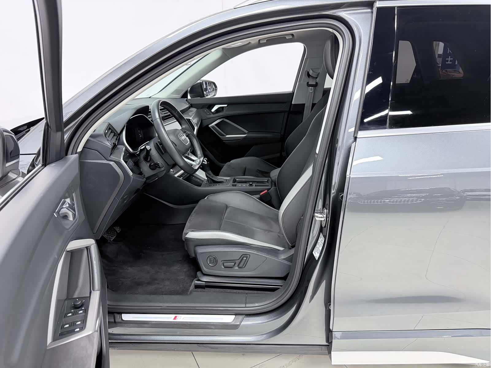 Audi Q3, 2022 10
