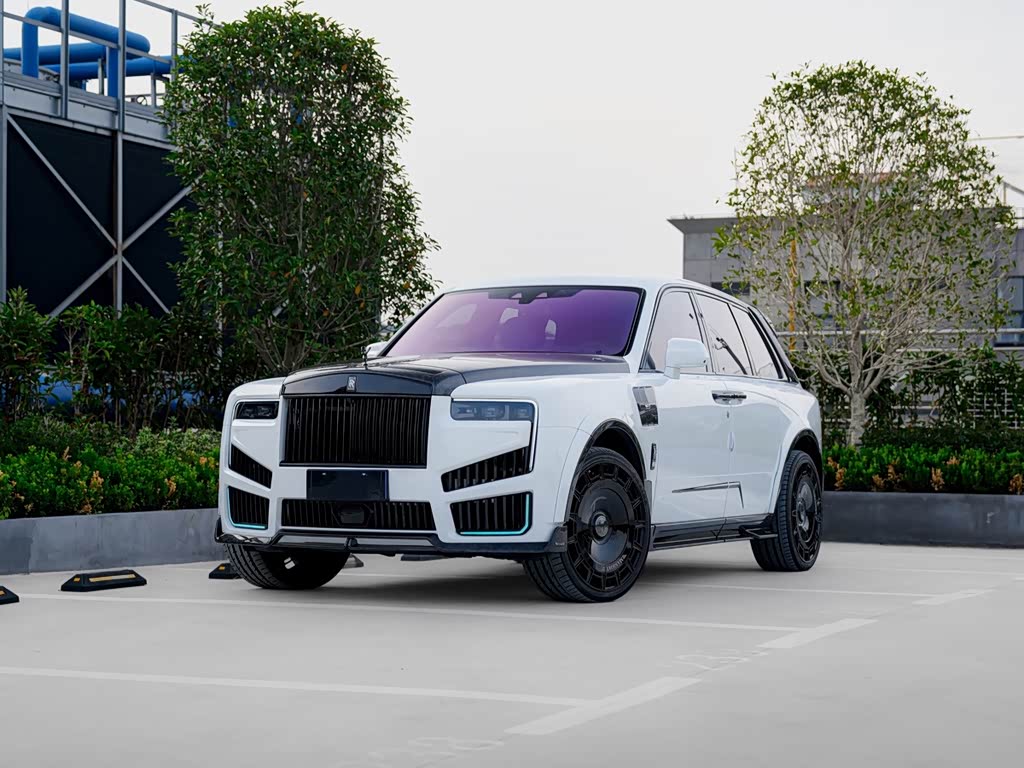 Rolls-Royce Cullinan 2022 мест