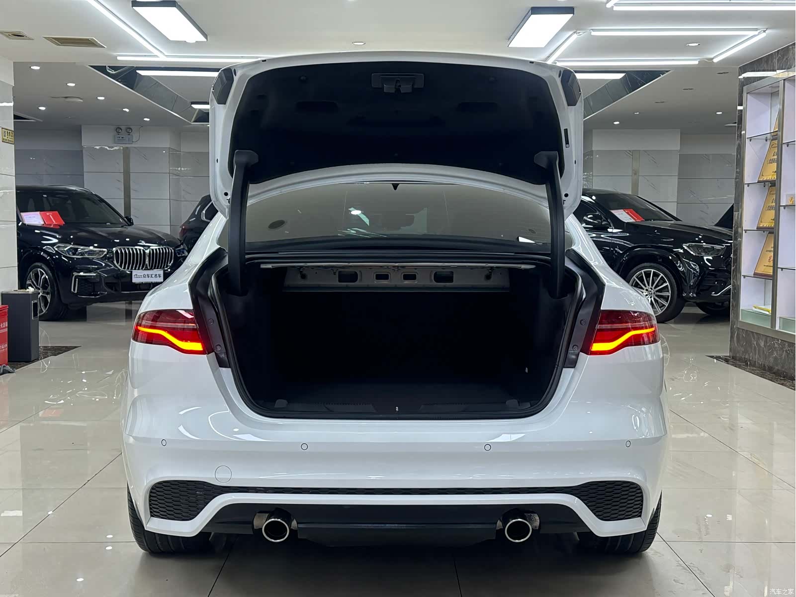Land Rover XEL, 2022 21