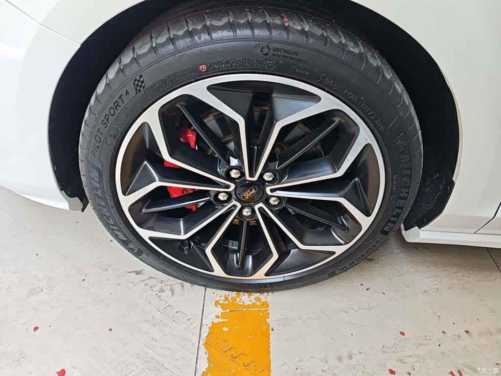 Ford Focus, 2022 25