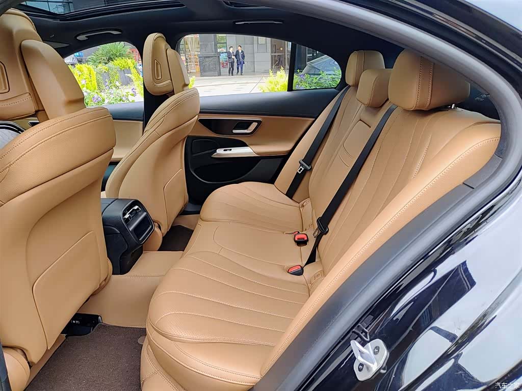 Mercedes-Benz E-Class, 2025 8