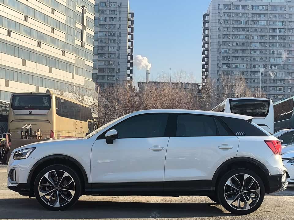 Audi Q2L