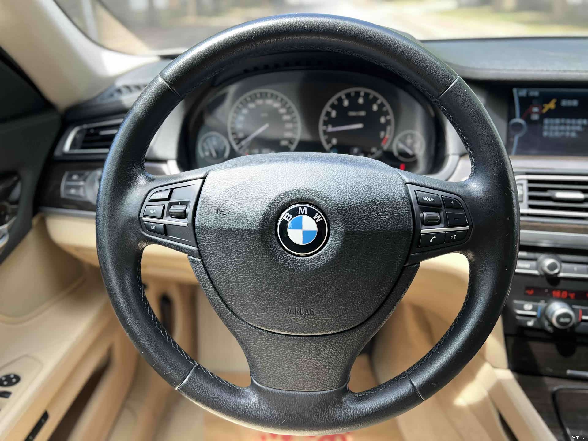 BMW 7 Series, 2011 24