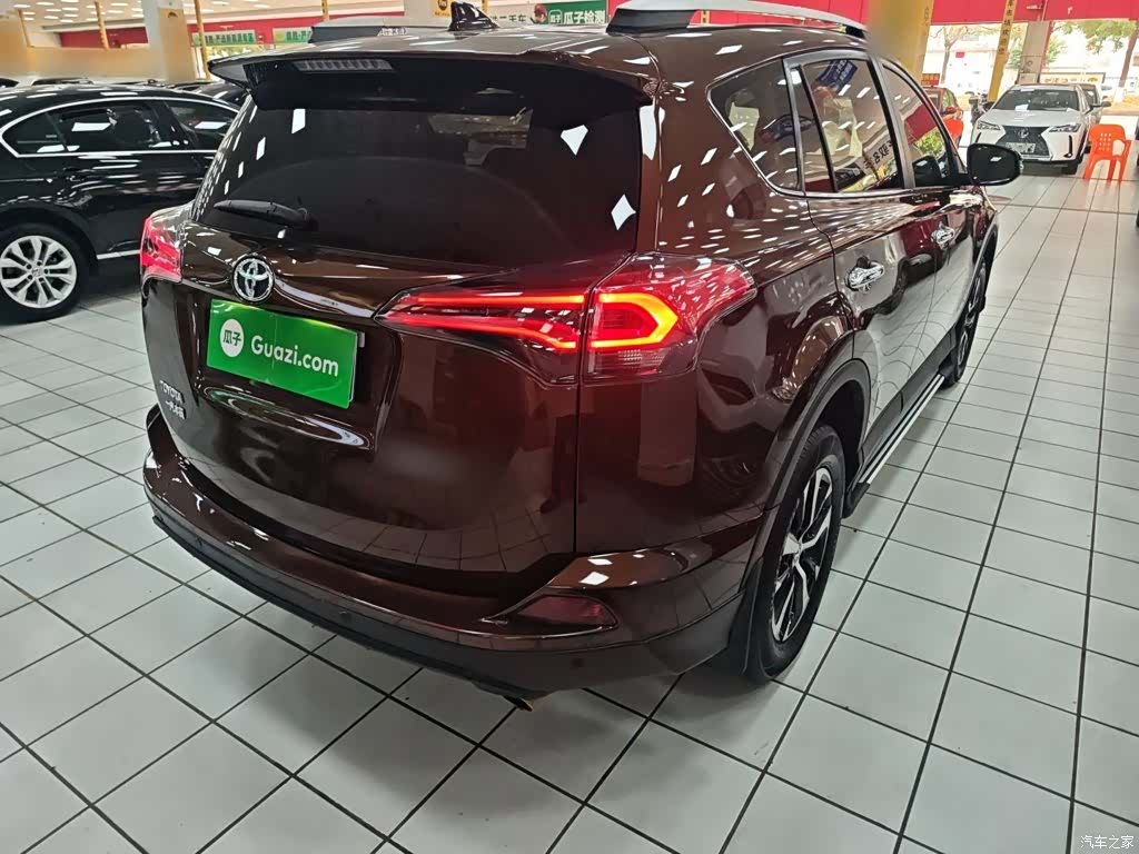 Toyota RAV4, 2017 все фото