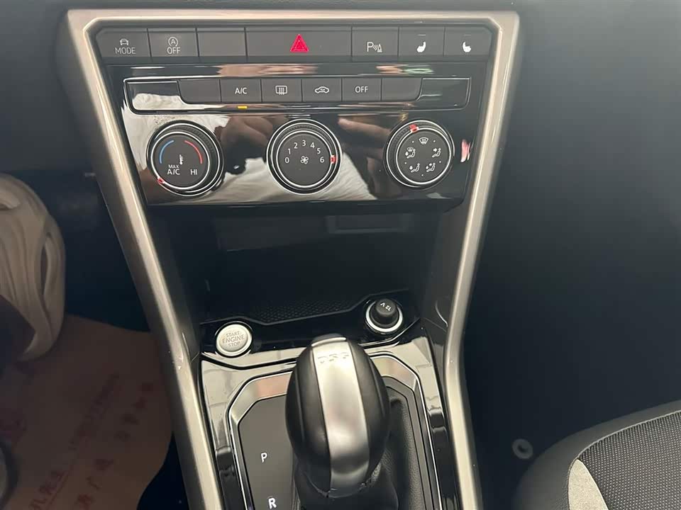 Volkswagen T-ROC exploring Songs