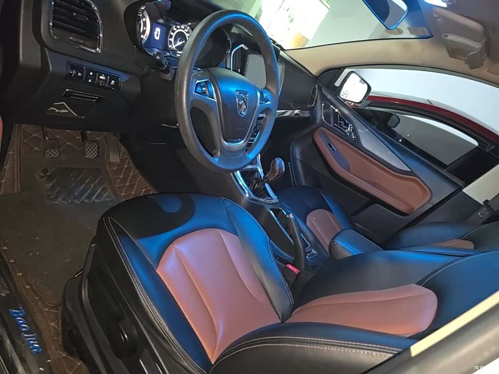 Wuling 560, 2017 15