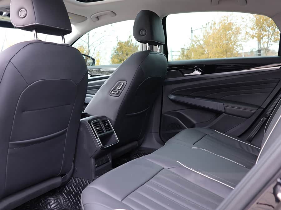 Volkswagen Passat 2022, фото 10