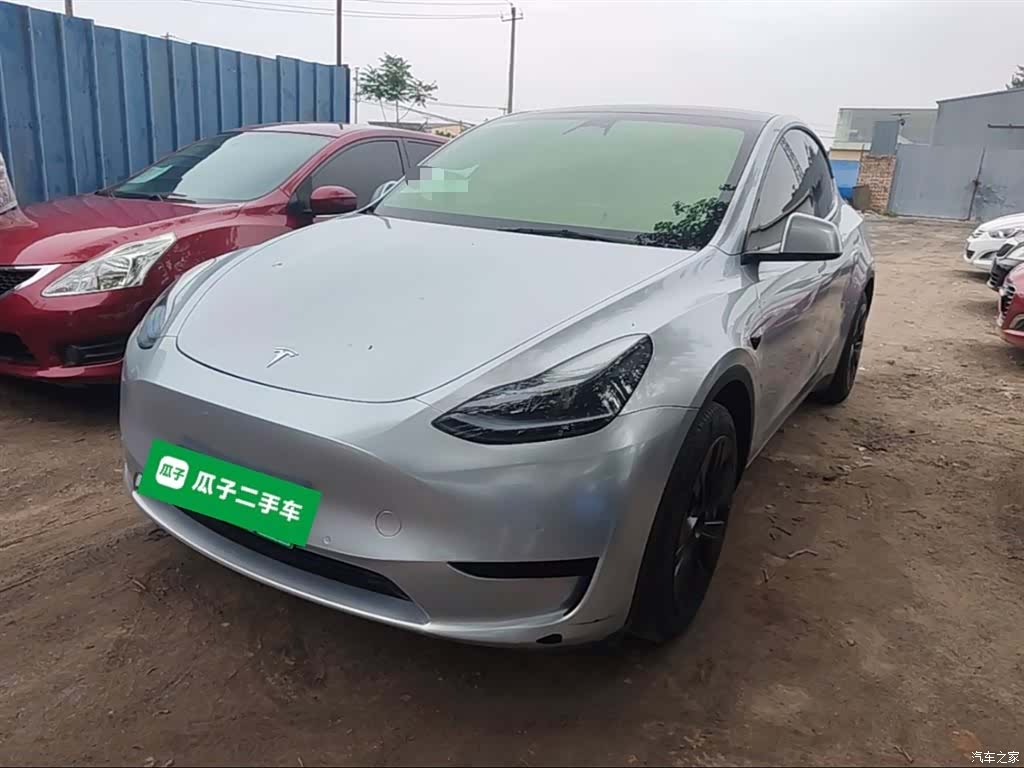 Tesla Model Y, 2023 1