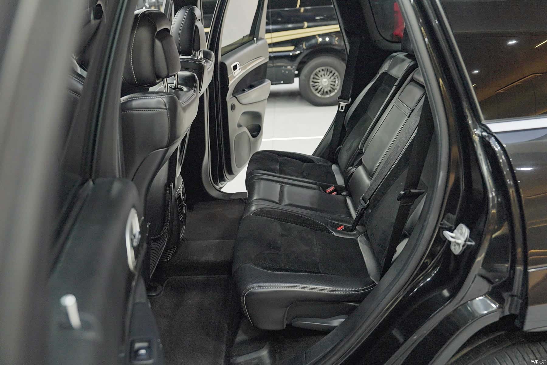 SRT Grand Cherokee, 2012 10