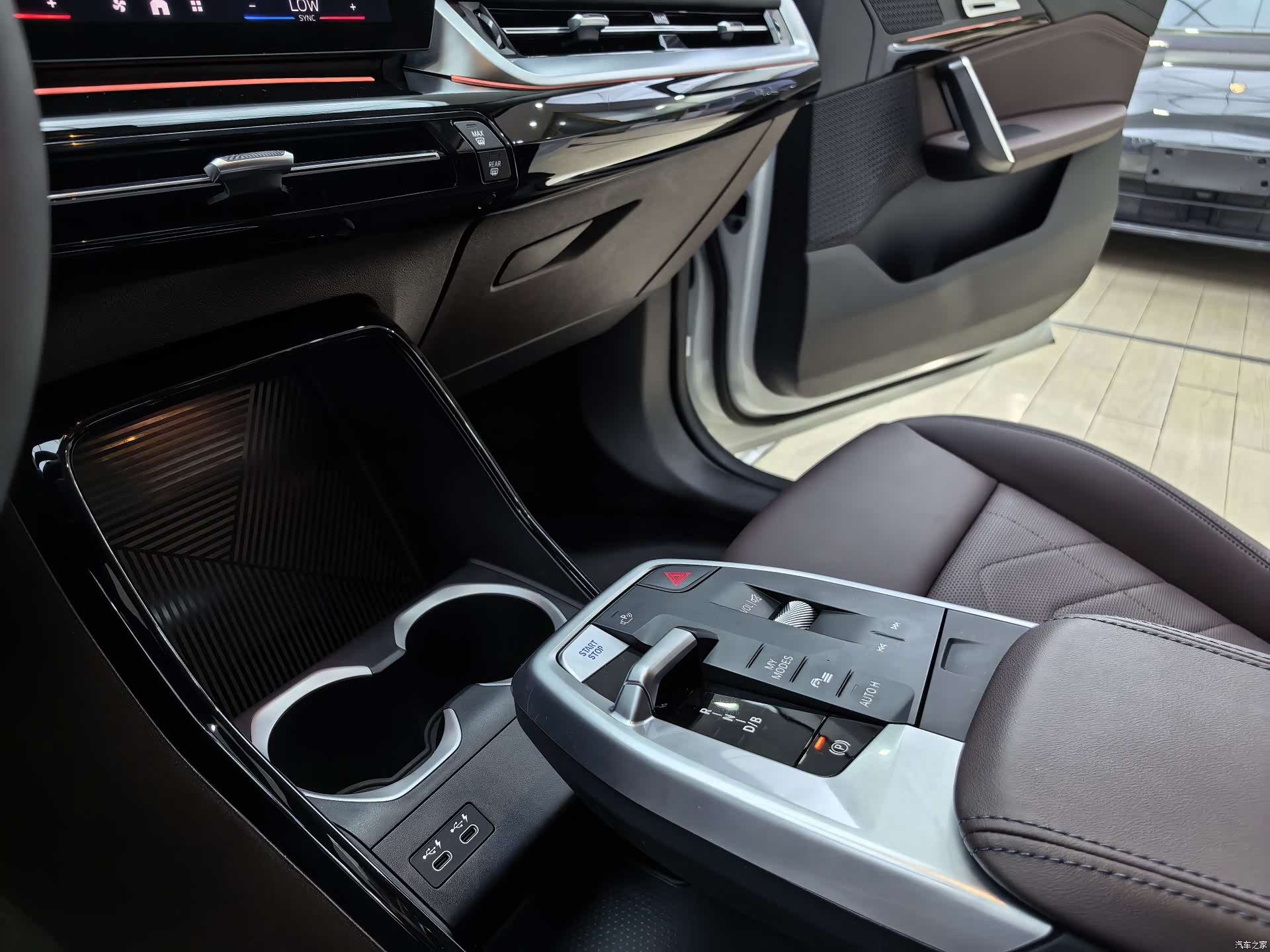 BMW iX1, 2024 8