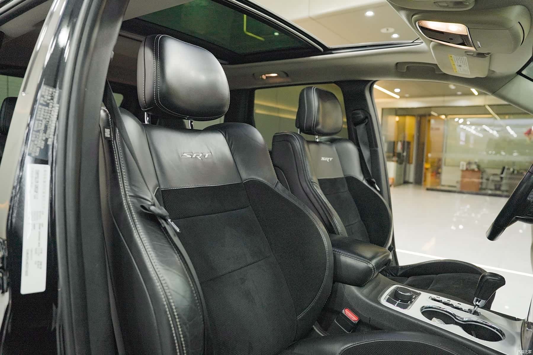 SRT Grand Cherokee, 2012 19