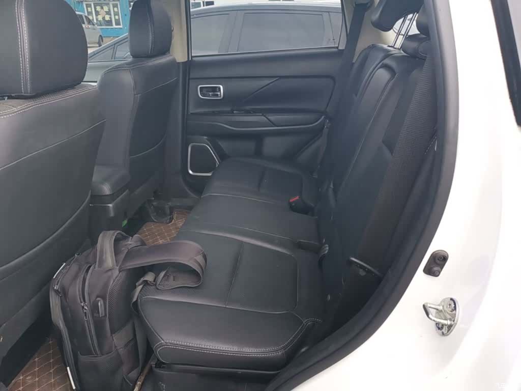 Mitsubishi Outlander, 2017 13