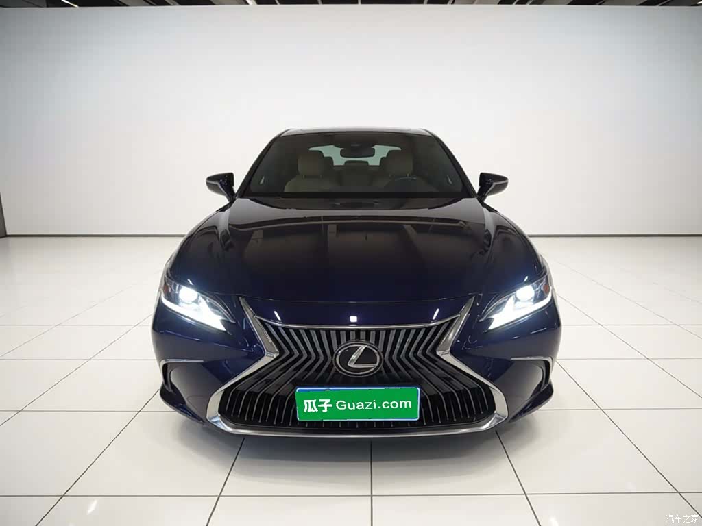 Lexus ES, 2020 3