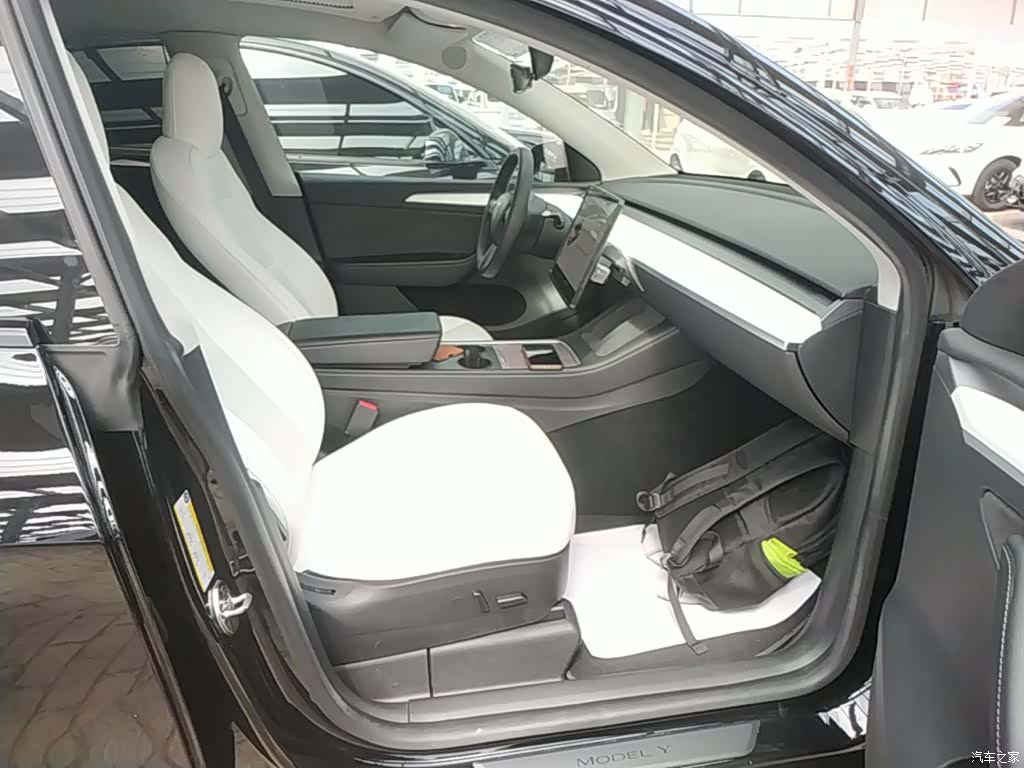 Tesla Model Y, 2022 25
