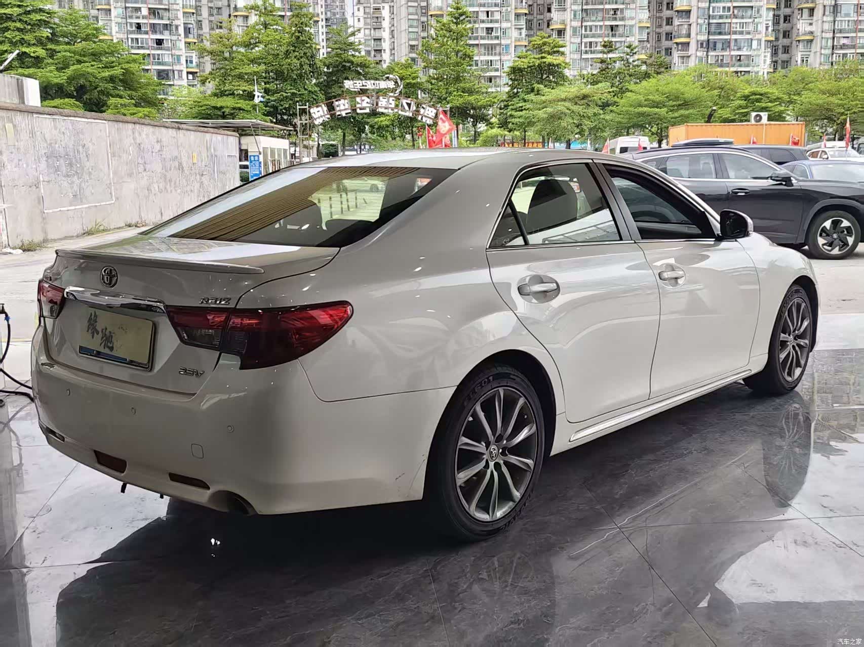 Toyota 2.5V, 2014 4