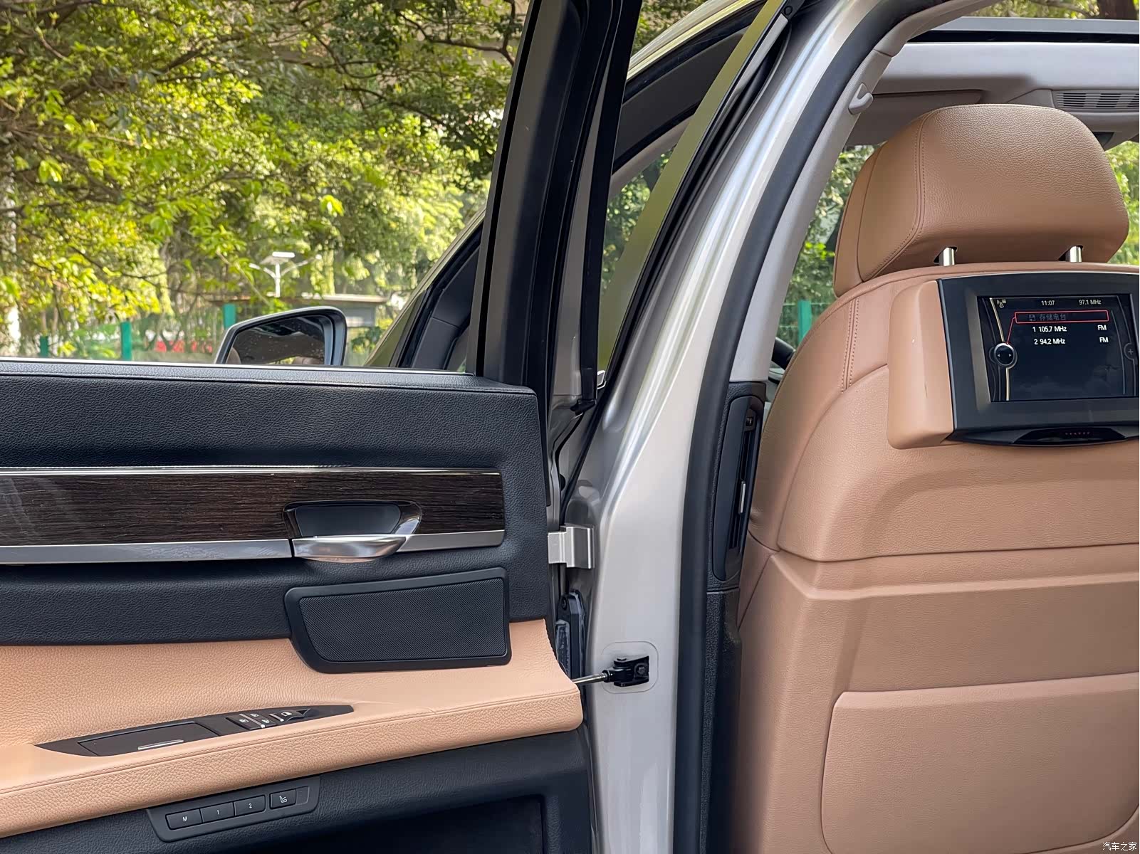 BMW 7 Series, 2011 16
