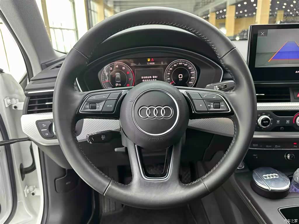 Audi A4L, 2020 все фото