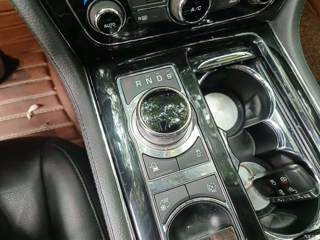 Jaguar XJ, 2016 7