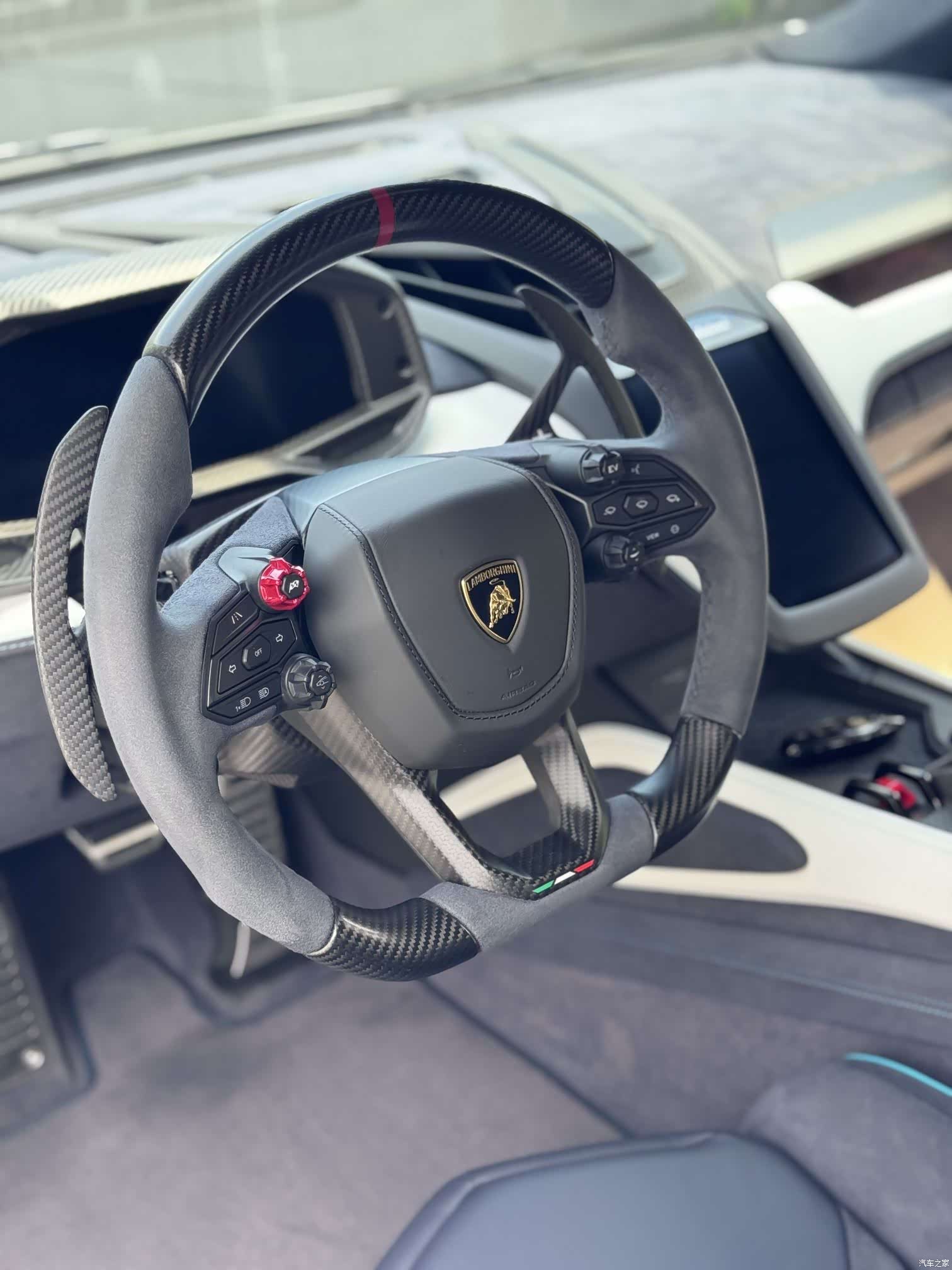 Lamborghini Revuelto, 2025 9