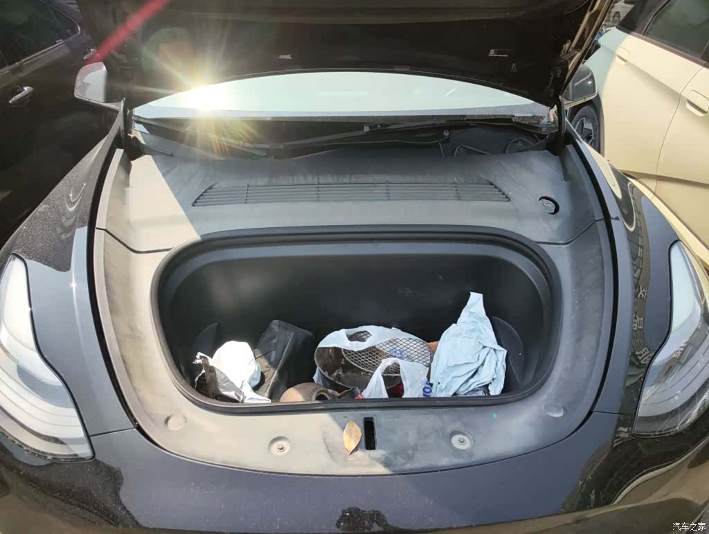 Tesla Model Y, 2022 16