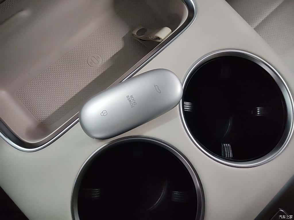 Li Auto MEGA, 2024 17