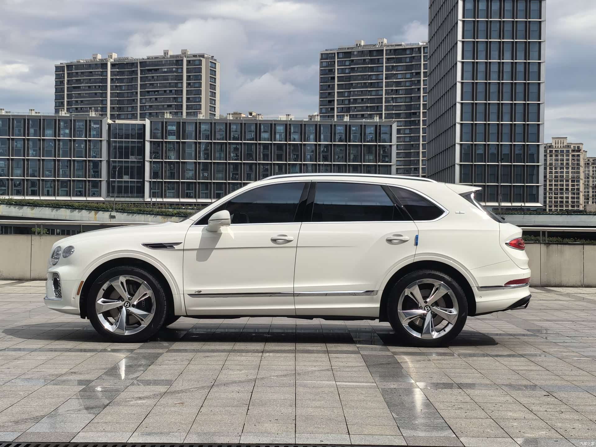 Bentley Bentayga, 2023 8