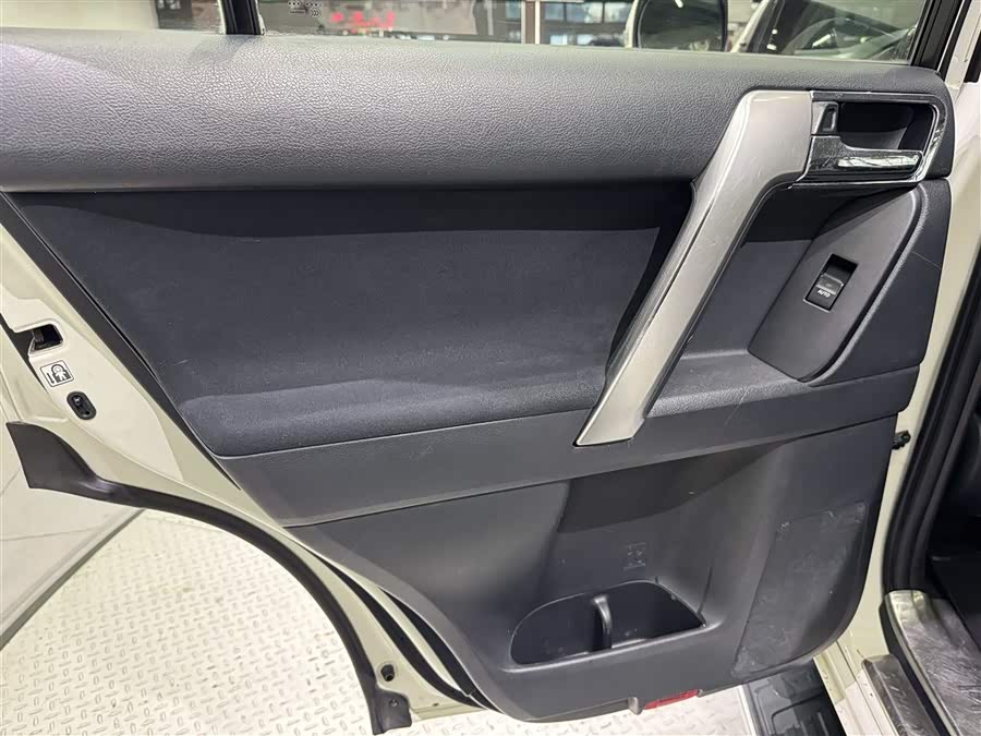 Toyota Prado 2015, фото 25