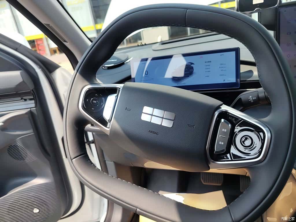 Geely Galaxy E5, 2025 11