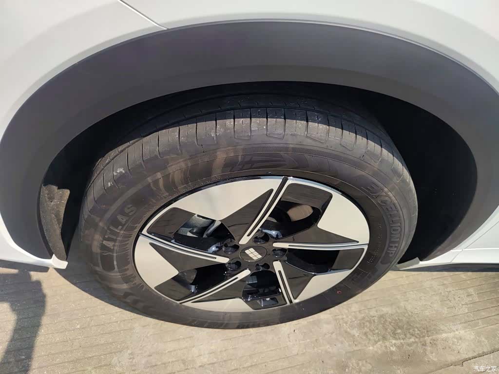 Geely Galaxy E5, 2025 23