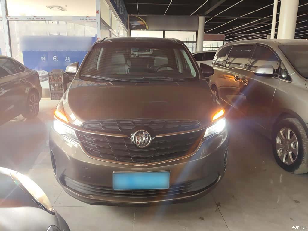 Buick GL8, 2021 3