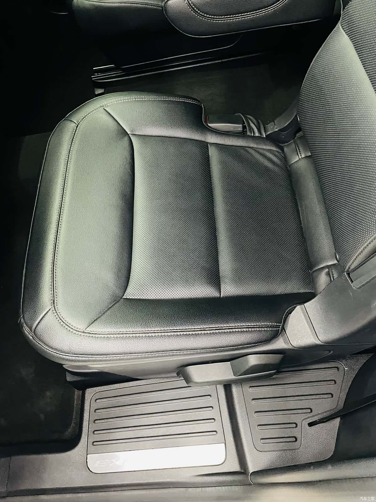 Ford Explorer, 2021 19