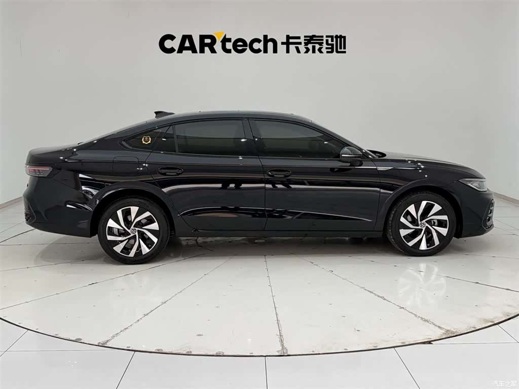 Volkswagen Passat, 2025 12