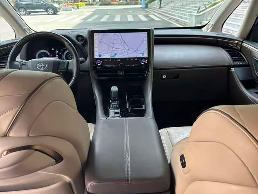Toyota Alphard 2023, фото 6