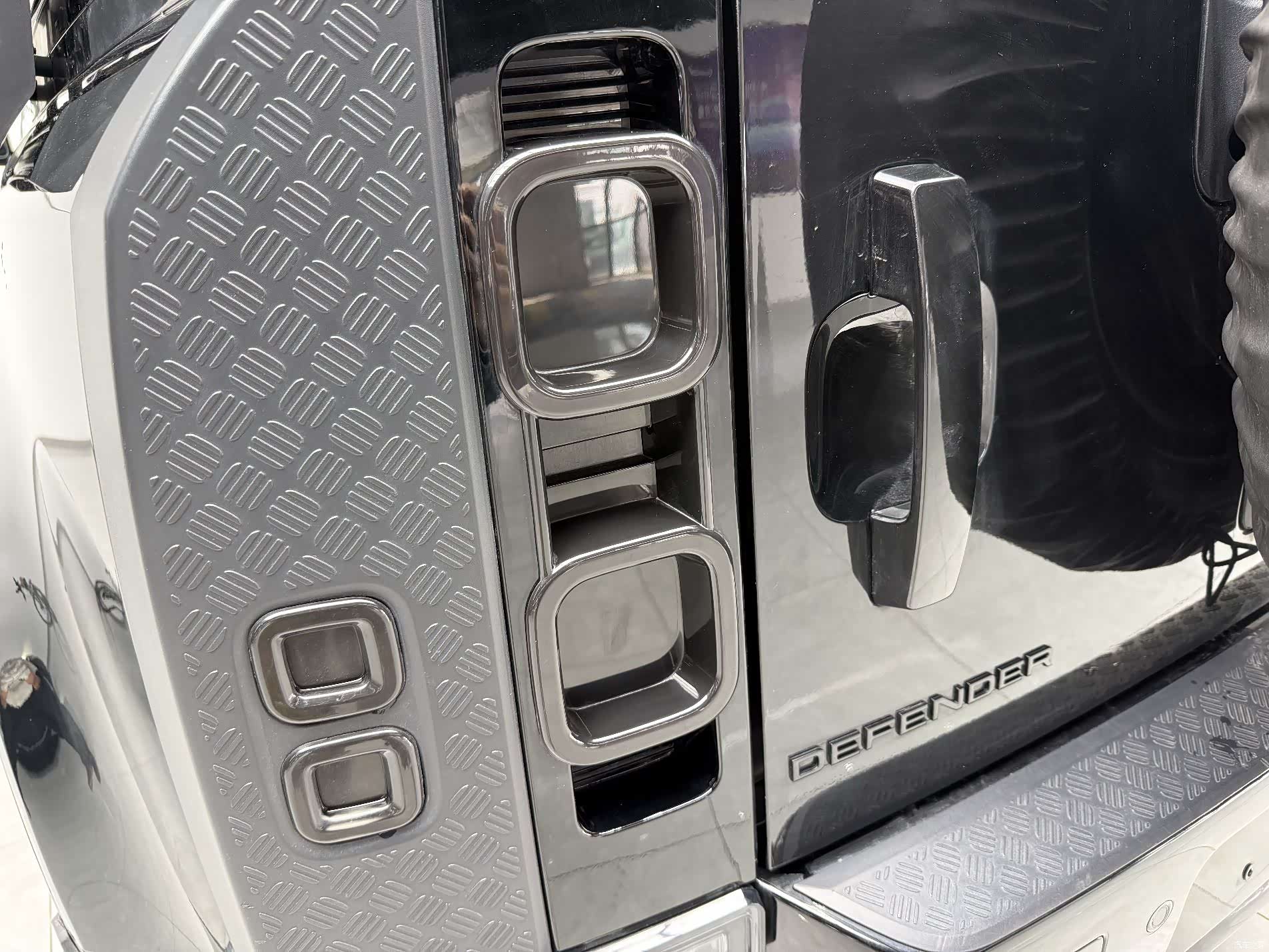 Land Rover Defender, 2022 15