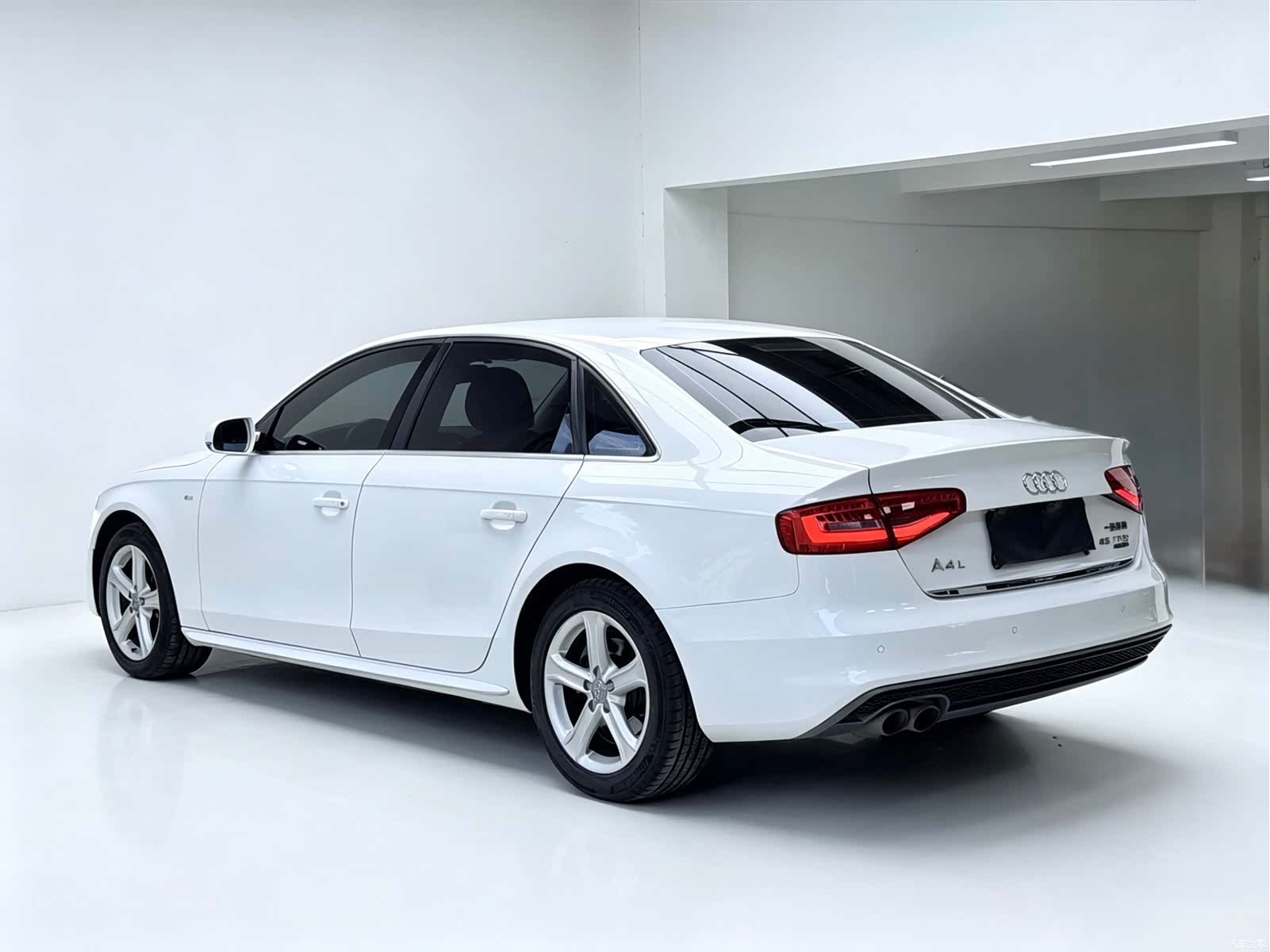 Audi A4L, 2015 13