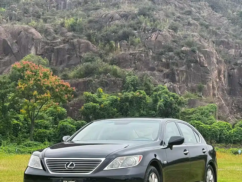 Lexus LS