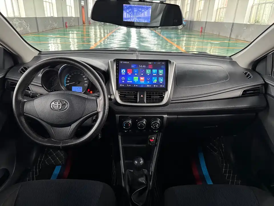 Toyota YARiS L to enjoy