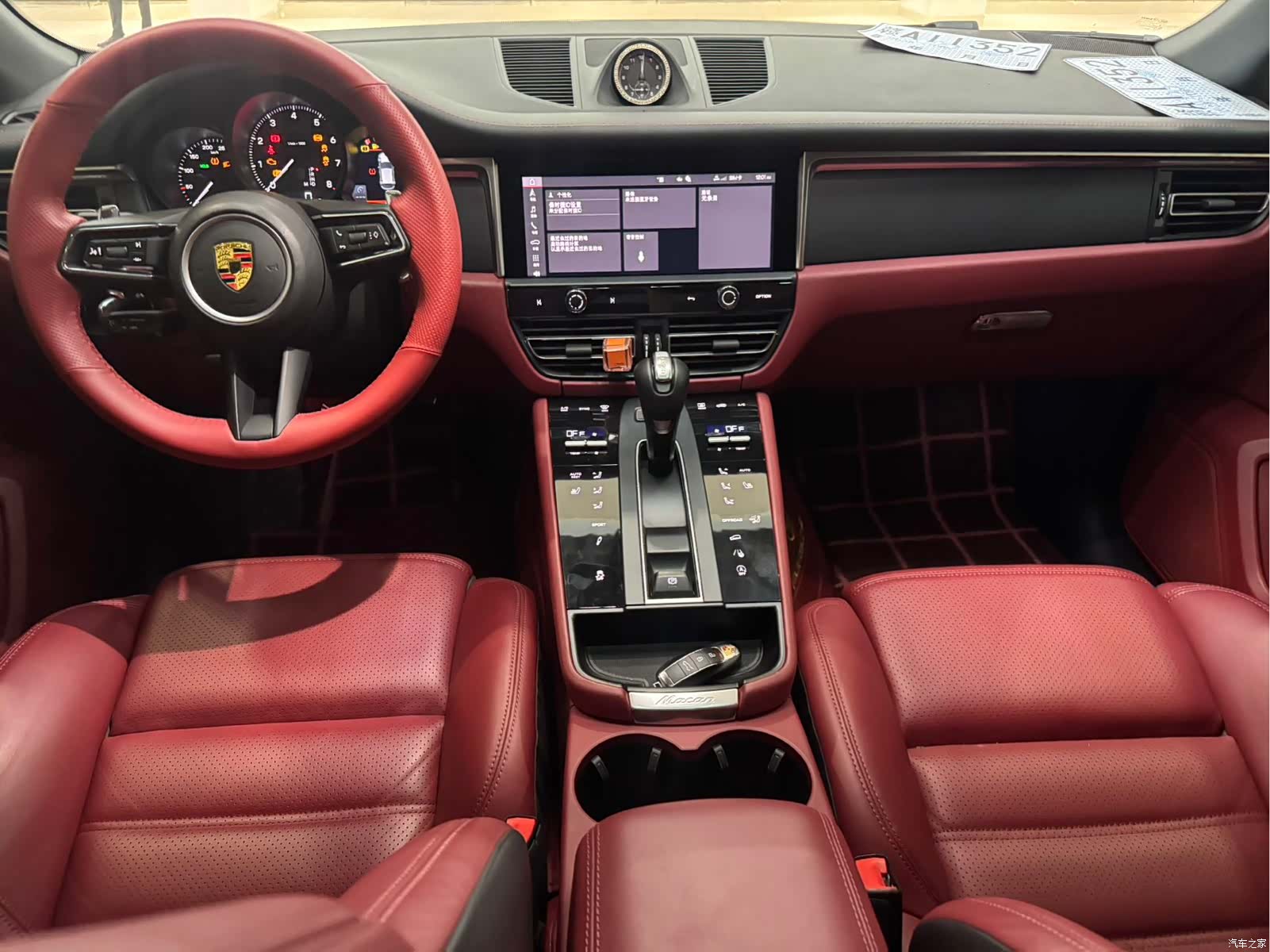Porsche Macan, 2024 все фото